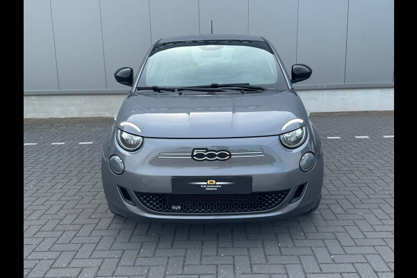 Fiat 500E 3+1 Icon 42 kWh * Black edition * AppleCarplay * Cruise * Rijstrooksensor *