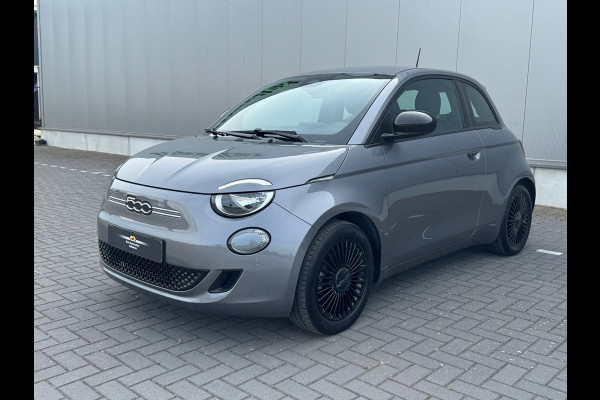 Fiat 500E 3+1 Icon 42 kWh * Black edition * AppleCarplay * Cruise * Rijstrooksensor *