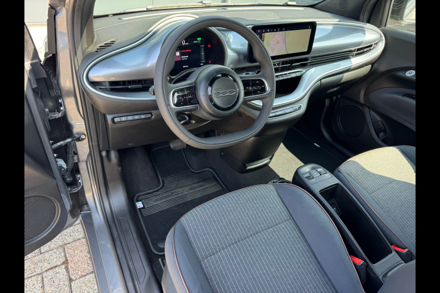 Fiat 500E 3+1 Icon 42 kWh * Black edition * AppleCarplay * Cruise * Rijstrooksensor *