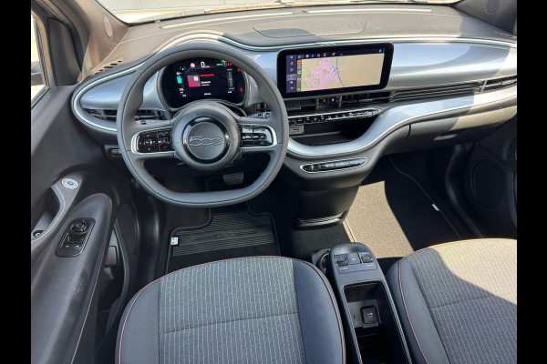 Fiat 500E 3+1 Icon 42 kWh * Black edition * AppleCarplay * Cruise * Rijstrooksensor *