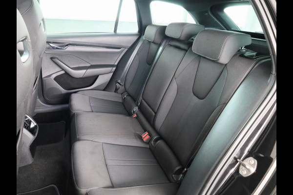 Škoda Octavia Combi 1.0 e-TSI Sport Business 110 pk Automaat (DSG) | Navigatie | Parkeersensoren | Adaptieve cruise control | LED koplampen |