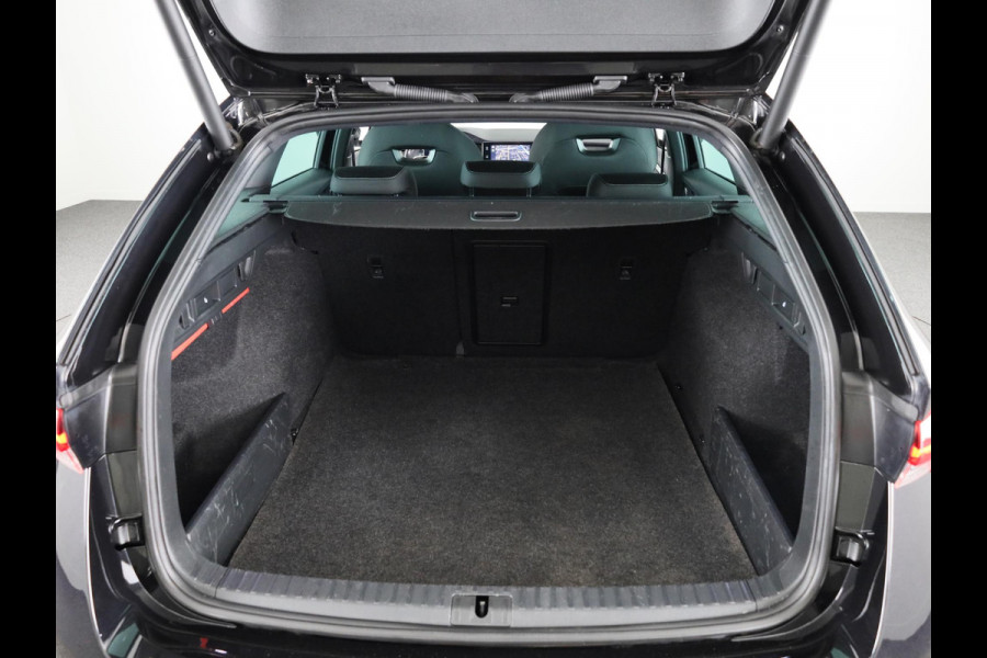 Škoda Octavia Combi 1.0 e-TSI Sport Business 110 pk Automaat (DSG) | Navigatie | Parkeersensoren | Adaptieve cruise control | LED koplampen |