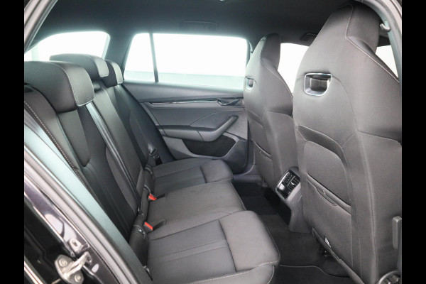Škoda Octavia Combi 1.0 e-TSI Sport Business 110 pk Automaat (DSG) | Navigatie | Parkeersensoren | Adaptieve cruise control | LED koplampen |