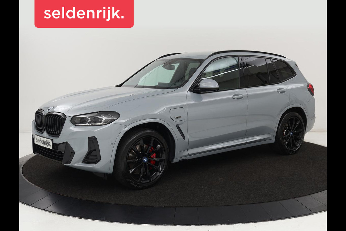 BMW X3 xDrive30e M Sport | Leder | Stoel & stuurverwarming | Camera | Sportstoelen | Carplay | Sfeerverlichting | Navigatie | Adaptief LED | Live Cockpit | 20'' lichtmetalen velgen BMW X3 xDrive30e M Sport | Leder | Stoel & stuurverwarming | Camera | Sportstoelen | Carplay | Sfeerverlichting | Navigatie | Adaptief LED | Live Cockpit | 20'' lichtmetalen velgen