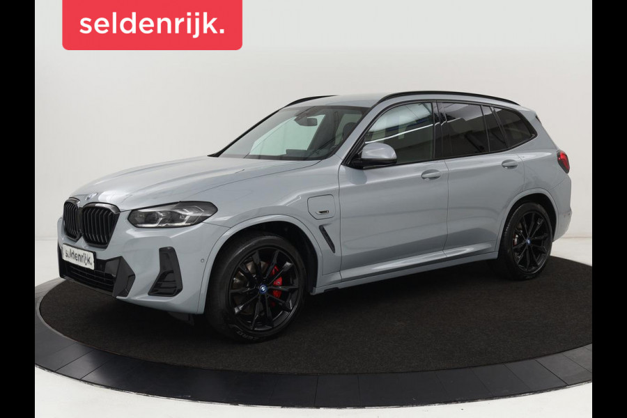 BMW X3 xDrive30e M Sport | Leder | Stoel & stuurverwarming | Camera | Sportstoelen | Carplay | Sfeerverlichting | Navigatie | Adaptief LED | Live Cockpit | 20'' lichtmetalen velgen