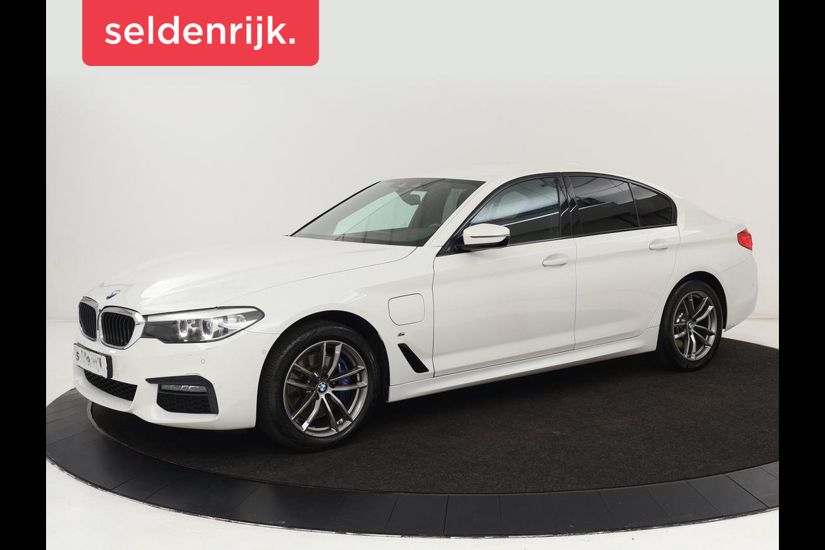 BMW 5 Serie 530e M Sport | Alcantara | Stoelverwarming | Trekhaak | Camera | Sfeerverlichting | Park Assist | Sportstoelen | Navigatie BMW 5 Serie 530e M Sport | Alcantara | Stoelverwarming | Trekhaak | Camera | Sfeerverlichting | Park Assist | Sportstoelen | Navigatie