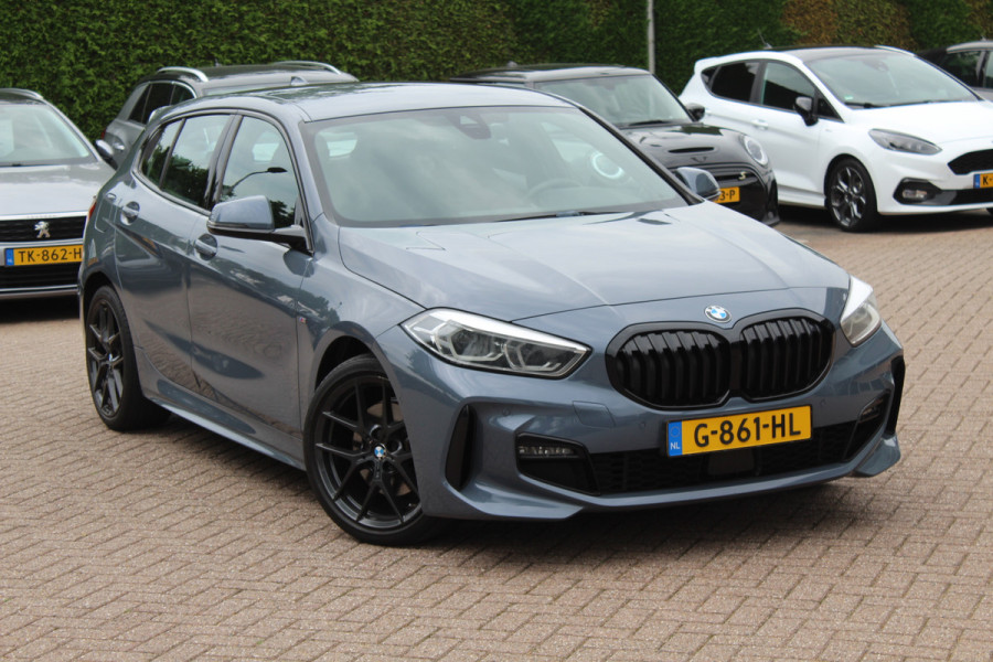 BMW 1-serie 118i Executive Ed. M Sport / Camera / Navigatie / 18'' / Sportstoelen / Stuur + Stoelverwarming / DAB / Cruise Control