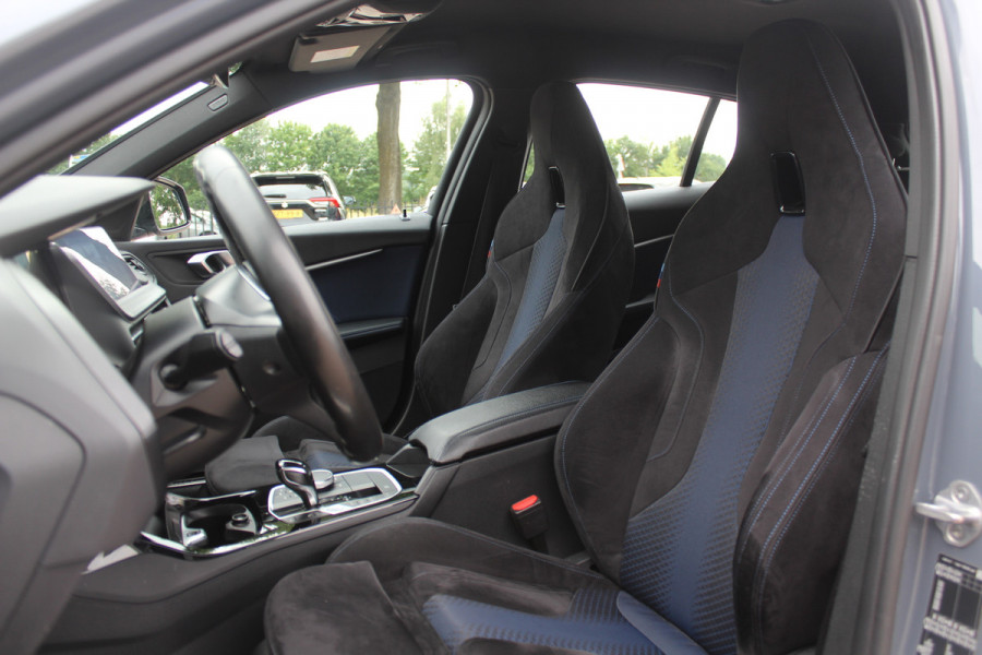 BMW 1-serie 118i Executive Ed. M Sport / Camera / Navigatie / 18'' / Sportstoelen / Stuur + Stoelverwarming / DAB / Cruise Control