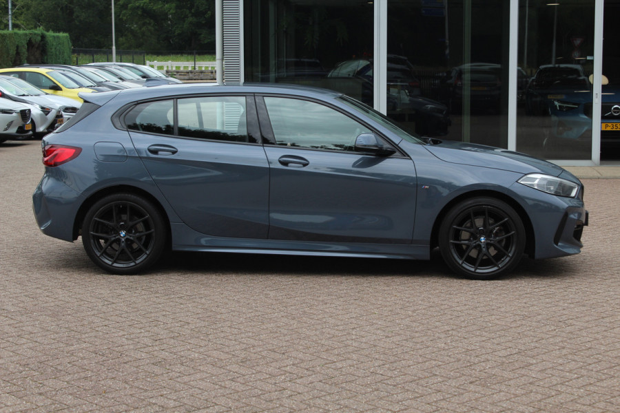 BMW 1-serie 118i Executive Ed. M Sport / Camera / Navigatie / 18'' / Sportstoelen / Stuur + Stoelverwarming / DAB / Cruise Control