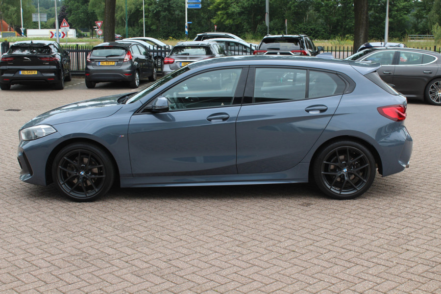 BMW 1-serie 118i Executive Ed. M Sport / Camera / Navigatie / 18'' / Sportstoelen / Stuur + Stoelverwarming / DAB / Cruise Control