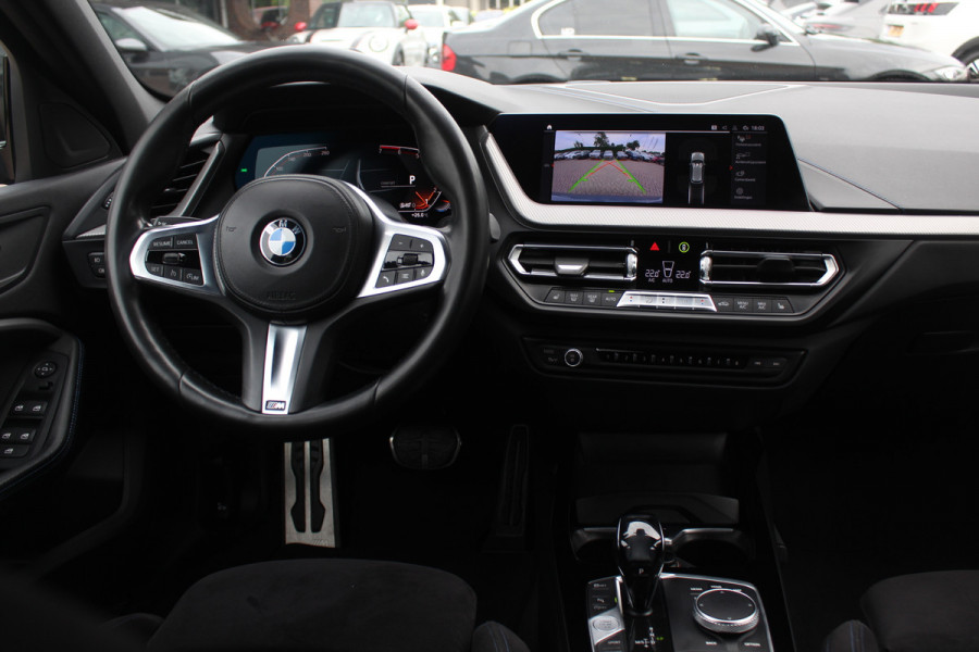 BMW 1-serie 118i Executive Ed. M Sport / Camera / Navigatie / 18'' / Sportstoelen / Stuur + Stoelverwarming / DAB / Cruise Control