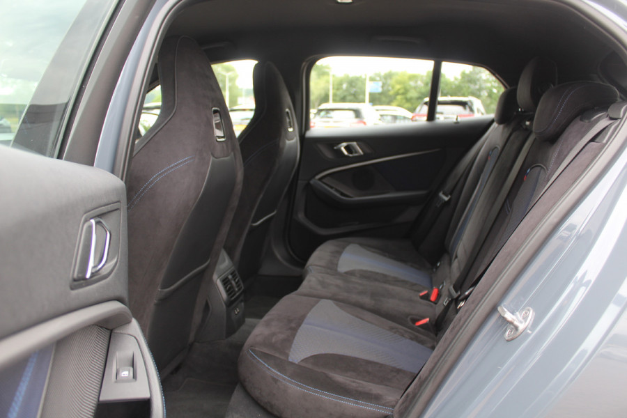 BMW 1-serie 118i Executive Ed. M Sport / Camera / Navigatie / 18'' / Sportstoelen / Stuur + Stoelverwarming / DAB / Cruise Control