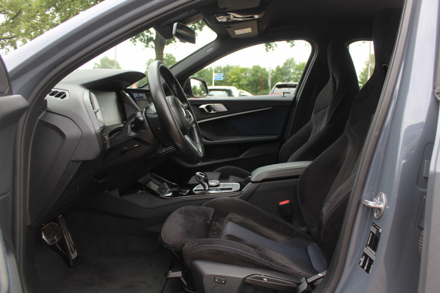 BMW 1-serie 118i Executive Ed. M Sport / Camera / Navigatie / 18'' / Sportstoelen / Stuur + Stoelverwarming / DAB / Cruise Control