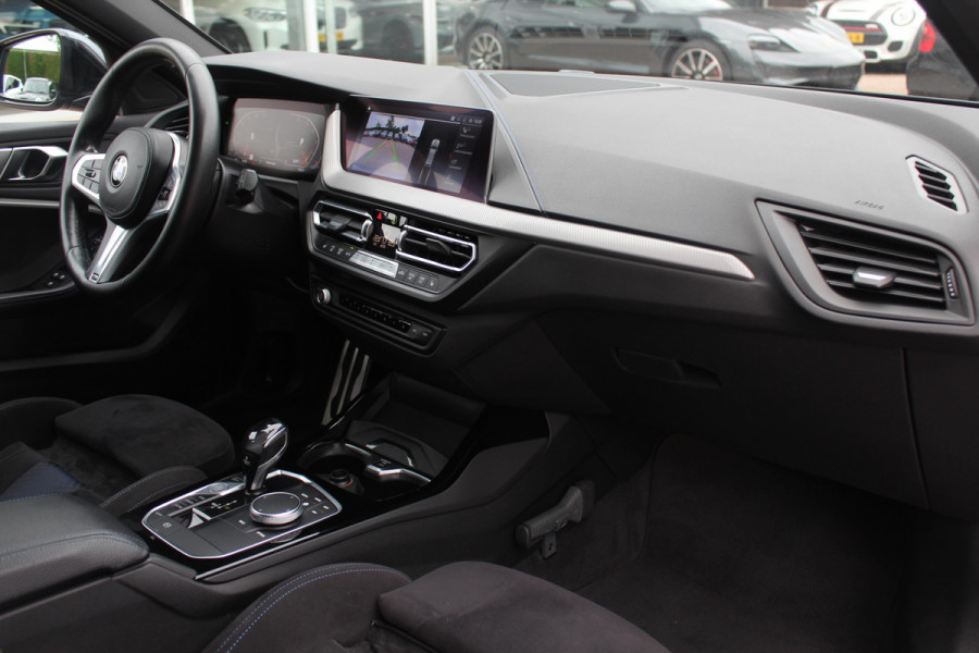 BMW 1-serie 118i Executive Ed. M Sport / Camera / Navigatie / 18'' / Sportstoelen / Stuur + Stoelverwarming / DAB / Cruise Control