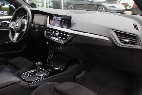 BMW 1-serie 118i Executive Ed. M Sport / Camera / Navigatie / 18'' / Sportstoelen / Stuur + Stoelverwarming / DAB / Cruise Control