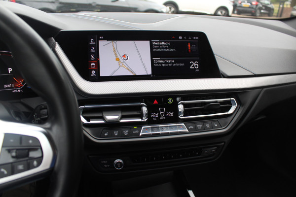 BMW 1-serie 118i Executive Ed. M Sport / Camera / Navigatie / 18'' / Sportstoelen / Stuur + Stoelverwarming / DAB / Cruise Control