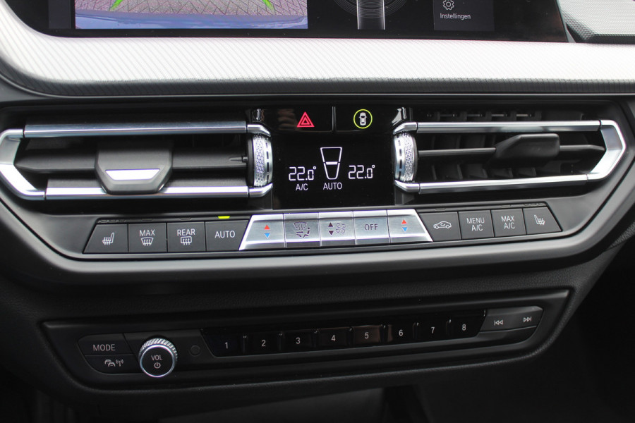 BMW 1-serie 118i Executive Ed. M Sport / Camera / Navigatie / 18'' / Sportstoelen / Stuur + Stoelverwarming / DAB / Cruise Control