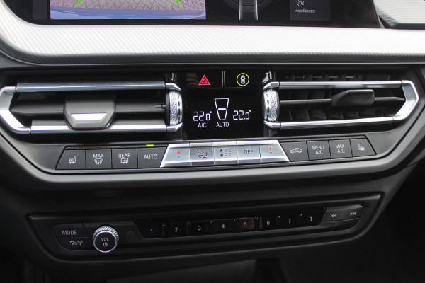 BMW 1-serie 118i Executive Ed. M Sport / Camera / Navigatie / 18'' / Sportstoelen / Stuur + Stoelverwarming / DAB / Cruise Control