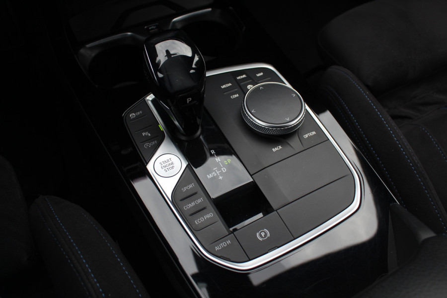 BMW 1-serie 118i Executive Ed. M Sport / Camera / Navigatie / 18'' / Sportstoelen / Stuur + Stoelverwarming / DAB / Cruise Control