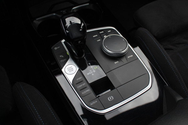 BMW 1-serie 118i Executive Ed. M Sport / Camera / Navigatie / 18'' / Sportstoelen / Stuur + Stoelverwarming / DAB / Cruise Control