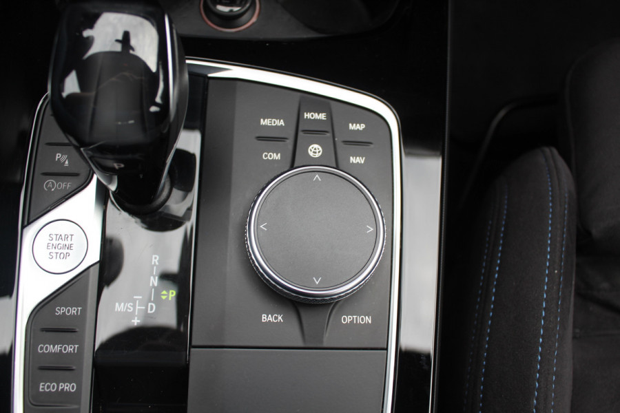 BMW 1-serie 118i Executive Ed. M Sport / Camera / Navigatie / 18'' / Sportstoelen / Stuur + Stoelverwarming / DAB / Cruise Control