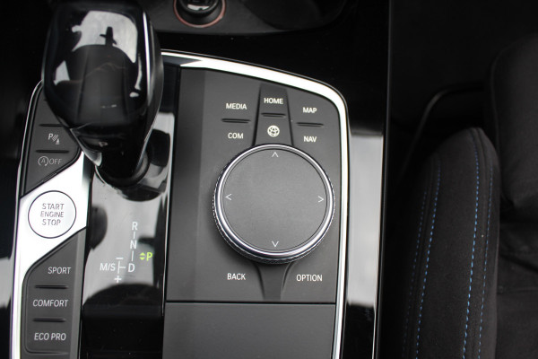 BMW 1-serie 118i Executive Ed. M Sport / Camera / Navigatie / 18'' / Sportstoelen / Stuur + Stoelverwarming / DAB / Cruise Control