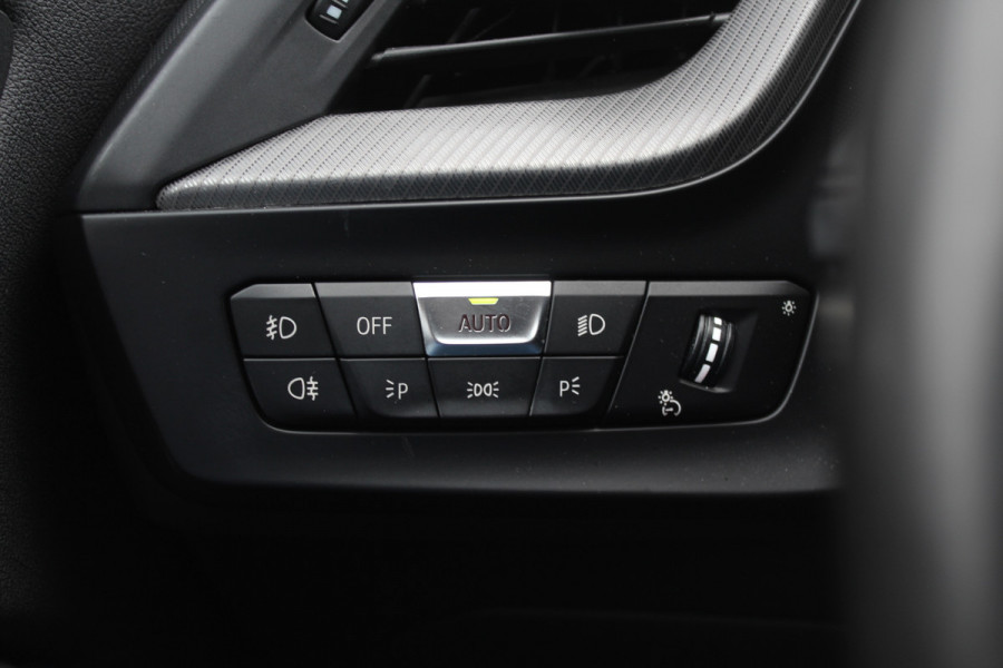 BMW 1-serie 118i Executive Ed. M Sport / Camera / Navigatie / 18'' / Sportstoelen / Stuur + Stoelverwarming / DAB / Cruise Control