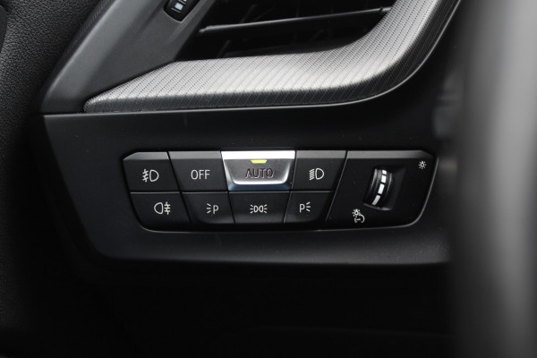 BMW 1-serie 118i Executive Ed. M Sport / Camera / Navigatie / 18'' / Sportstoelen / Stuur + Stoelverwarming / DAB / Cruise Control