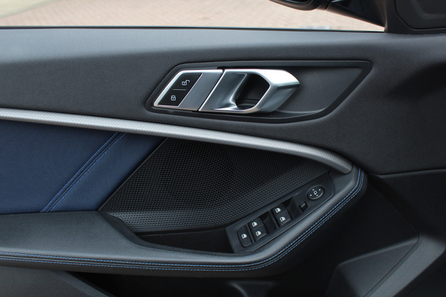 BMW 1-serie 118i Executive Ed. M Sport / Camera / Navigatie / 18'' / Sportstoelen / Stuur + Stoelverwarming / DAB / Cruise Control