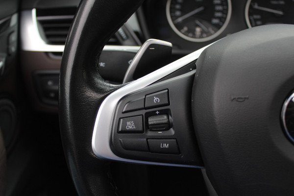 BMW X1 sDrive20i Corporate Lease High Exe. / Trekhaak / Panoramadak / Camera / Leder / 19'' / Head-up / Harman Kardon / Keyless / Apple CarPlay / Navigatie / Stoelverwarming / Cruise Control