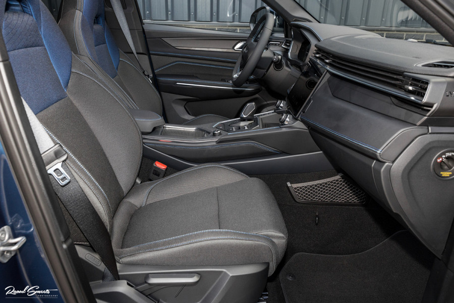 Lynk & Co 01 1.5 | Nieuw en ongebruikt met 4 jaar fabrieksgarantie | Adaptieve cruise | Panorama dak | Memory | Apple carplay |
