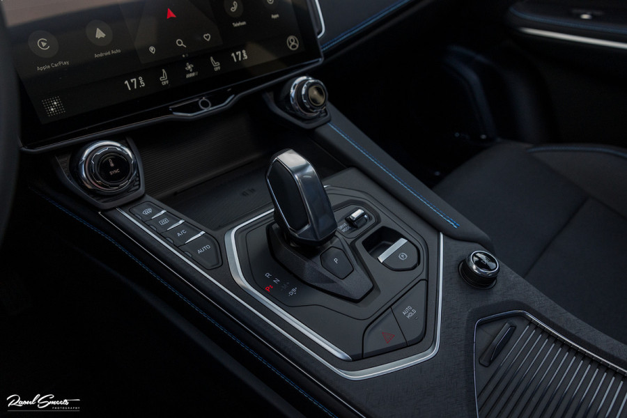 Lynk & Co 01 1.5 | Nieuw en ongebruikt met 4 jaar fabrieksgarantie | Adaptieve cruise | Panorama dak | Memory | Apple carplay |