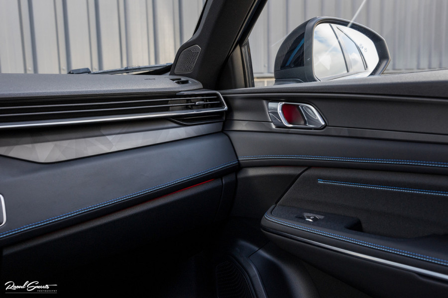 Lynk & Co 01 1.5 | Nieuw en ongebruikt met 4 jaar fabrieksgarantie | Adaptieve cruise | Panorama dak | Memory | Apple carplay |