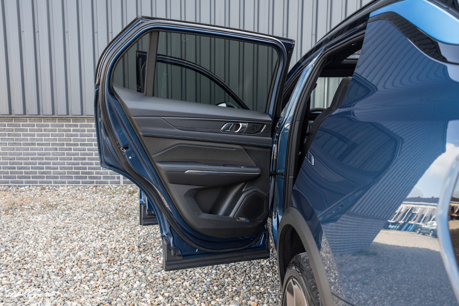 Lynk & Co 01 1.5 | Nieuw en ongebruikt met 4 jaar fabrieksgarantie | Adaptieve cruise | Panorama dak | Memory | Apple carplay |