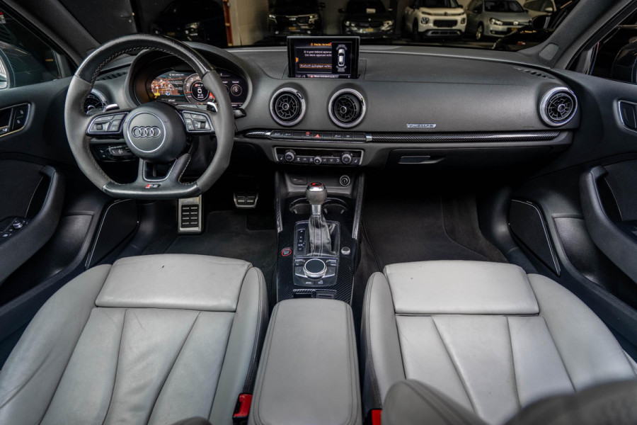 Audi RS3 Limousine 2.5 TFSI quattro | Panorama | B&O | Afneembare Trekhaak