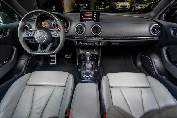 Audi RS3 Limousine 2.5 TFSI quattro | Panorama | B&O | Afneembare Trekhaak