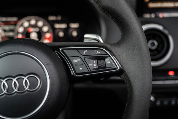 Audi RS3 Limousine 2.5 TFSI quattro | Panorama | B&O | Afneembare Trekhaak