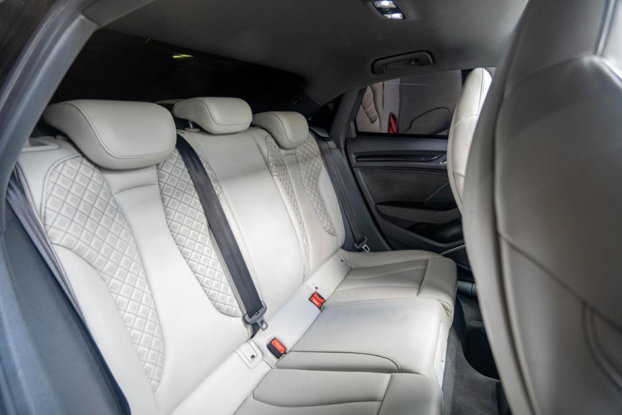 Audi RS3 Limousine 2.5 TFSI quattro | Panorama | B&O | Afneembare Trekhaak