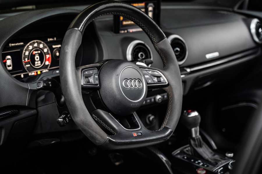Audi RS3 Limousine 2.5 TFSI quattro | Panorama | B&O | Afneembare Trekhaak