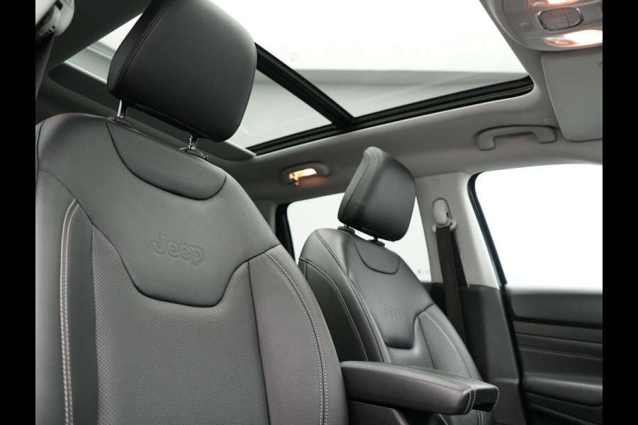 Jeep Compass 4xe 240 Plug-in Hybrid Electric S 240pk Dealer O.H PHEV | Panodak | Adaptive Cruise | 360 Camera | Lederen Sportstoelen Memory & Verwarmd | Apple Carplay | Navigatie | Blis | Virtual | DAB |