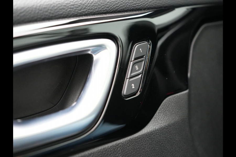 Jeep Compass 4xe 240 Plug-in Hybrid Electric S 240pk Dealer O.H PHEV | Panodak | Adaptive Cruise | 360 Camera | Lederen Sportstoelen Memory & Verwarmd | Apple Carplay | Navigatie | Blis | Virtual | DAB |