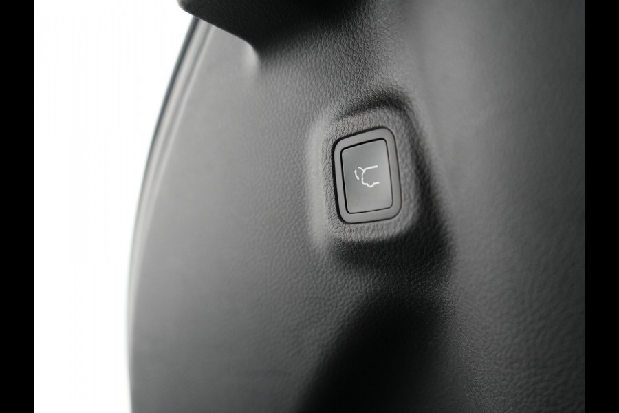 Jeep Compass 4xe 240 Plug-in Hybrid Electric S 240pk Dealer O.H PHEV | Panodak | Adaptive Cruise | 360 Camera | Lederen Sportstoelen Memory & Verwarmd | Apple Carplay | Navigatie | Blis | Virtual | DAB |