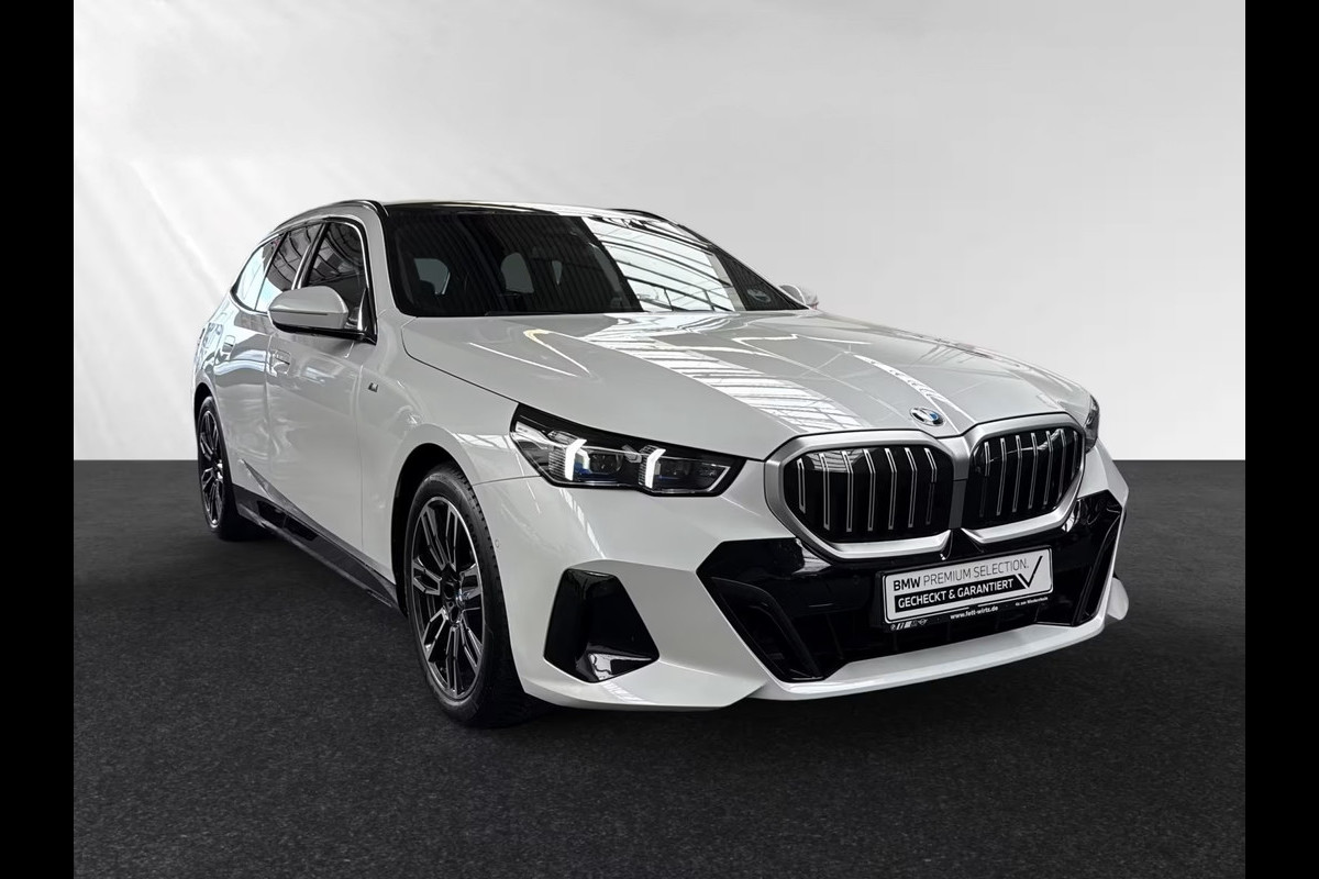 BMW 5 Serie Touring 520iA M-SPORT ** ADAPT. LED, LEDER, PANORAMA, TREKH, H&K SOUND, DR. ASS+ ** 1e EIG - UNFALLFREI ** ** INFORMEER OOK NAAR ONZE AANTREKKELIJKE FINANCIAL-LEASE TARIEVEN ** BMW 5 Serie Touring 520iA M-SPORT ** ADAPT. LED, LEDER, PANORAMA, TREKH, H&K SOUND, DR. ASS+ ** 1e EIG - UNFALLFREI ** ** INFORMEER OOK NAAR ONZE AANTREKKELIJKE FINANCIAL-LEASE TARIEVEN **