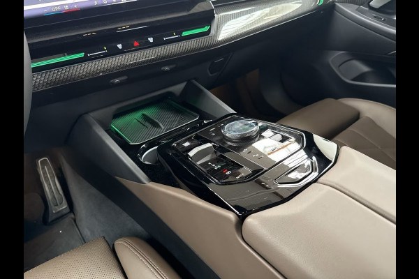 BMW 5 Serie Touring 520iA M-SPORT ** ADAPT. LED, LEDER, PANORAMA, TREKH, H&K SOUND, DR. ASS+ ** 1e EIG - UNFALLFREI ** ** INFORMEER OOK NAAR ONZE AANTREKKELIJKE FINANCIAL-LEASE TARIEVEN **