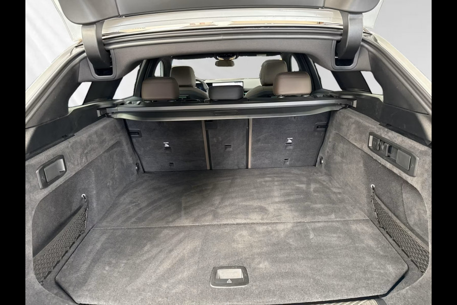 BMW 5 Serie Touring 520iA M-SPORT ** ADAPT. LED, LEDER, PANORAMA, TREKH, H&K SOUND, DR. ASS+ ** 1e EIG - UNFALLFREI ** ** INFORMEER OOK NAAR ONZE AANTREKKELIJKE FINANCIAL-LEASE TARIEVEN **