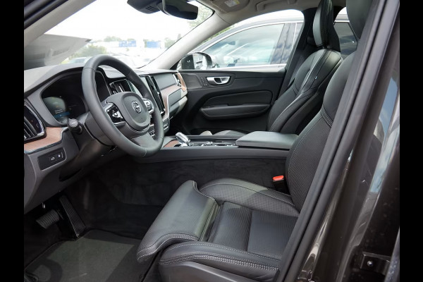 Volvo XC60 2.0 T8 Plug-in hybrid AWD Plus Dark (335kW/455PK) FULL OPTION (PANO / TREKH) ** 1e EIG - Ex VOLVO) ** INFORMEER OOK NAAR ONZE AANTREKKELIJKE FINANCIAL-LEASE TARIEVEN **