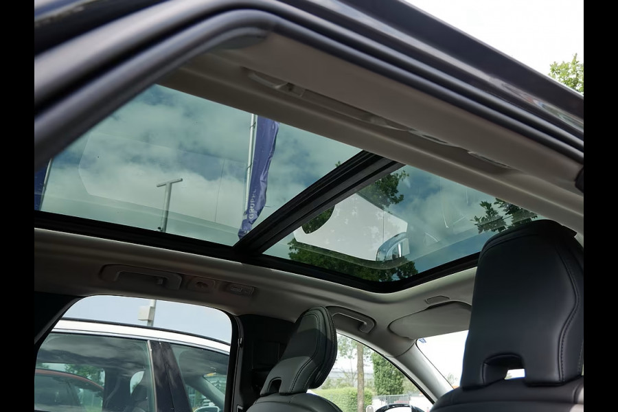 Volvo XC60 2.0 T8 Plug-in hybrid AWD Plus Dark (335kW/455PK) FULL OPTION (PANO / TREKH) ** 1e EIG - Ex VOLVO) ** INFORMEER OOK NAAR ONZE AANTREKKELIJKE FINANCIAL-LEASE TARIEVEN **