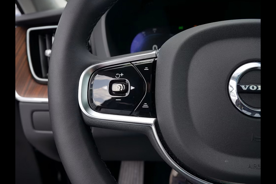 Volvo XC60 2.0 T8 Plug-in hybrid AWD Plus Dark (335kW/455PK) FULL OPTION (PANO / TREKH) ** 1e EIG - Ex VOLVO) ** INFORMEER OOK NAAR ONZE AANTREKKELIJKE FINANCIAL-LEASE TARIEVEN **