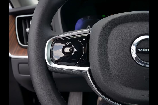 Volvo XC60 2.0 T8 Plug-in hybrid AWD Plus Dark (335kW/455PK) FULL OPTION (PANO / TREKH) ** 1e EIG - Ex VOLVO) ** INFORMEER OOK NAAR ONZE AANTREKKELIJKE FINANCIAL-LEASE TARIEVEN **