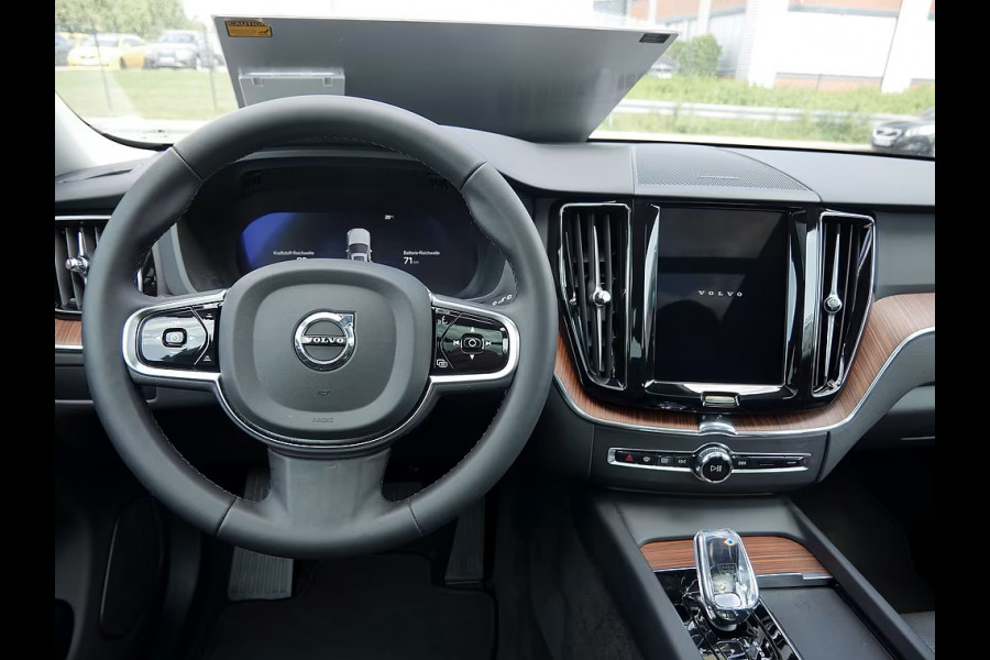 Volvo XC60 2.0 T8 Plug-in hybrid AWD Plus Dark (335kW/455PK) FULL OPTION (PANO / TREKH) ** 1e EIG - Ex VOLVO) ** INFORMEER OOK NAAR ONZE AANTREKKELIJKE FINANCIAL-LEASE TARIEVEN **